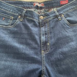 7 Downie St Jeans
